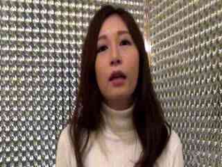Popular Married Woman Actress Aki Sasaki